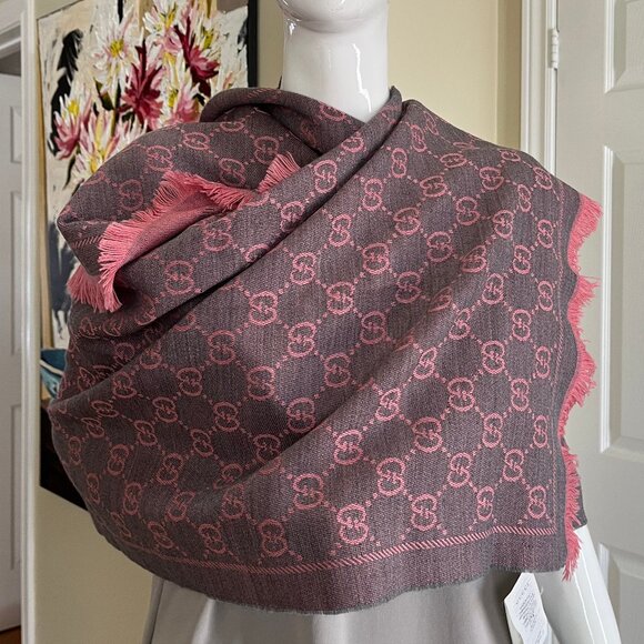 Gucci GG Wool Scarf in Graphite/Pink - Picture 4 of 14